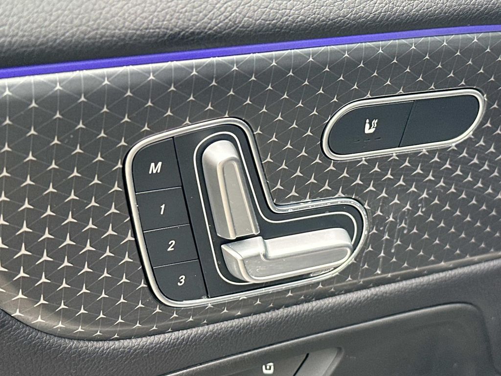 Thumbnail: 2025 Mercedes-Benz GLB - 30