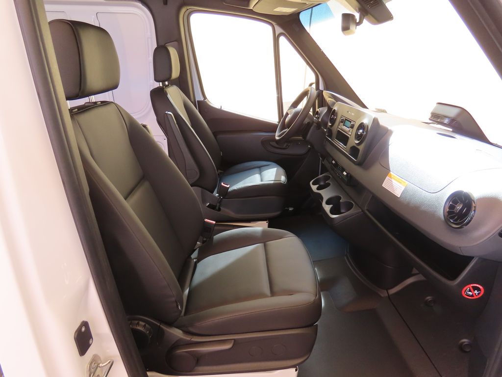 Thumbnail: 2025 Mercedes-Benz Sprinter - 19