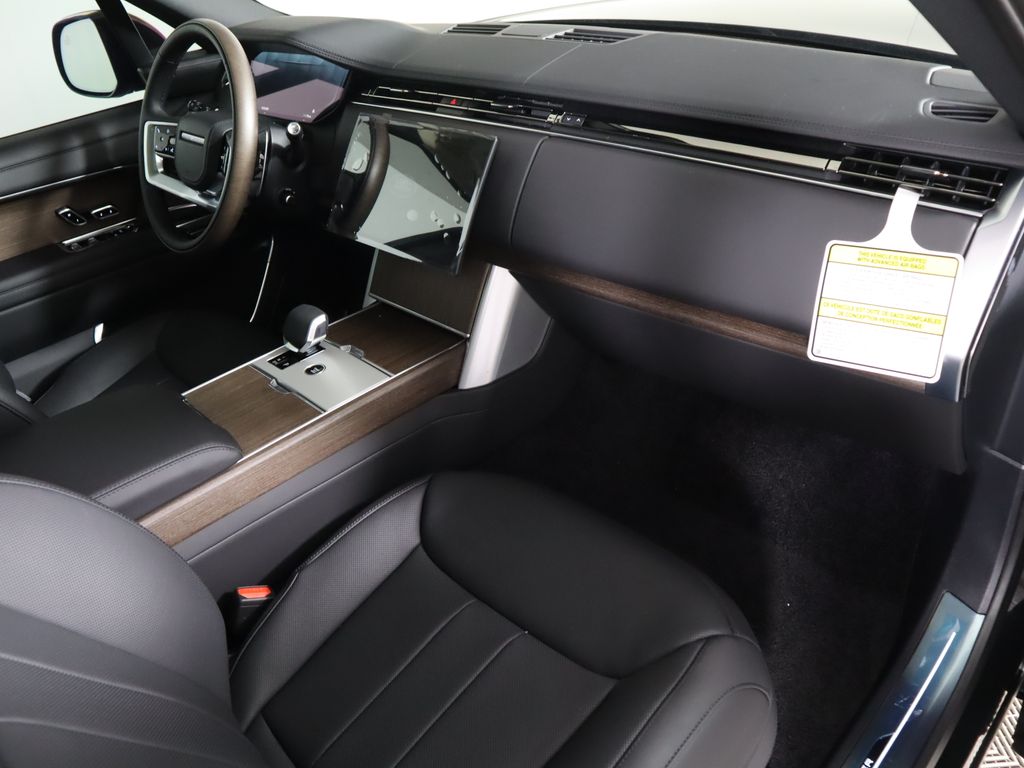 Thumbnail: 2025 Land Rover Range Rover - 18