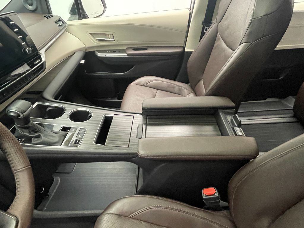 Thumbnail: 2023 Toyota Sienna - 21