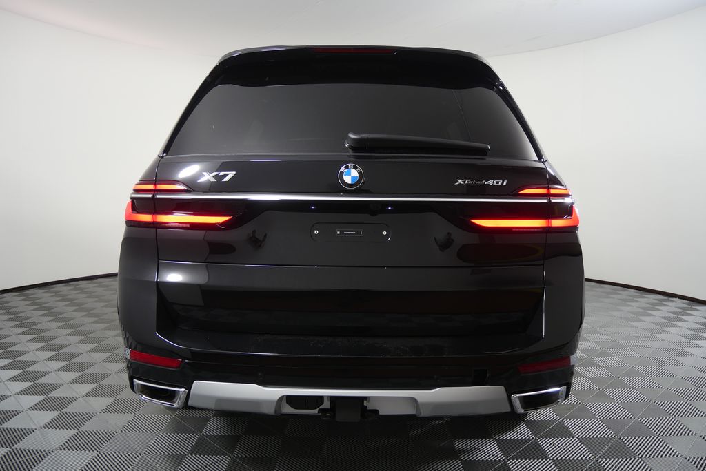 Thumbnail: 2026 BMW X7 - 4