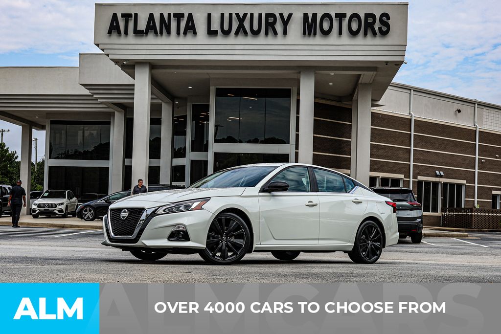 Used 2022 White Nissan 2.5 SR image 2