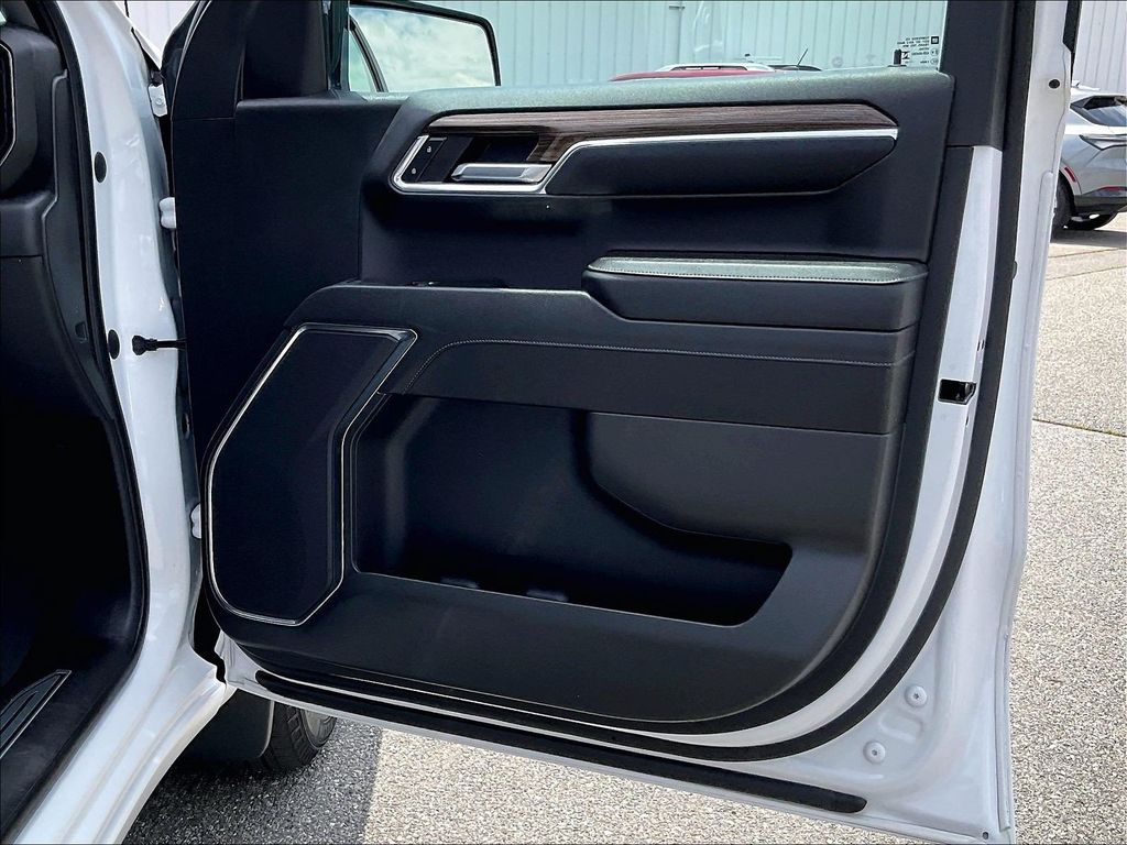 2023 Chevrolet Silverado 1500 — photo 12