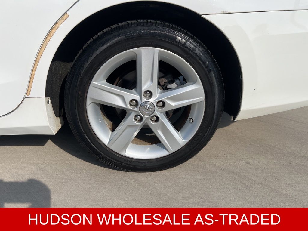2015 White Toyota Camry LE FWD Sedan