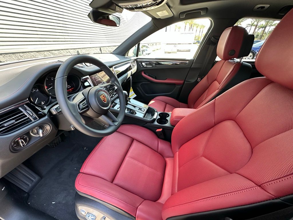 Thumbnail: 2026 Porsche Macan - 4