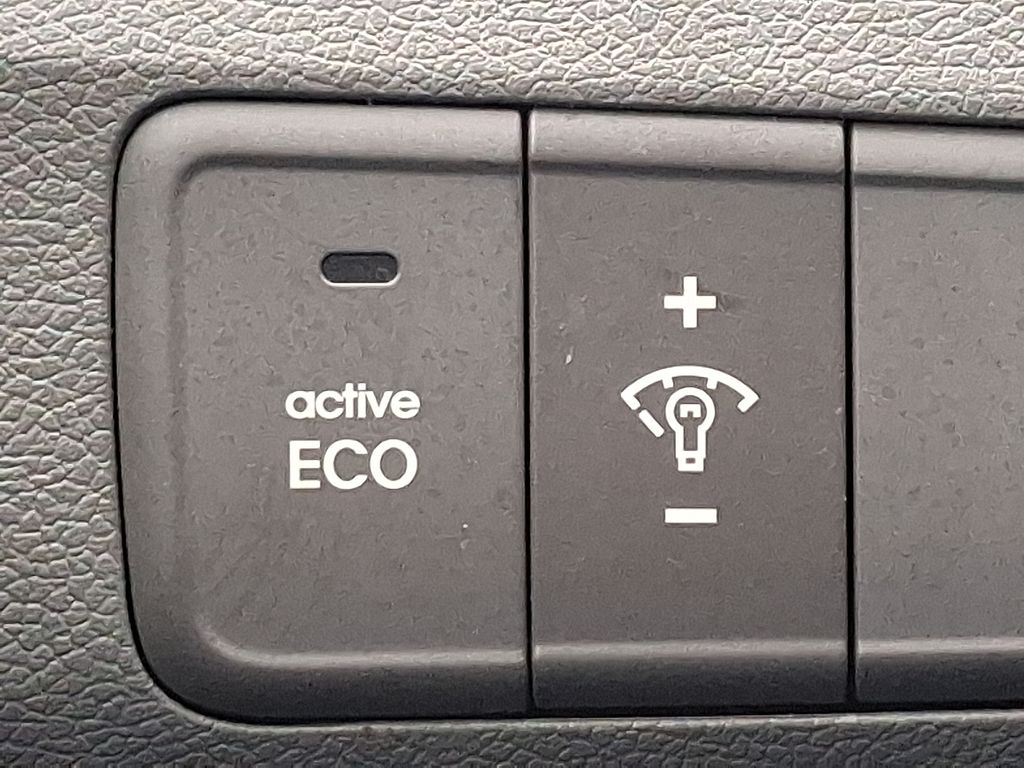 Thumbnail: 2013 Hyundai Elantra - 23