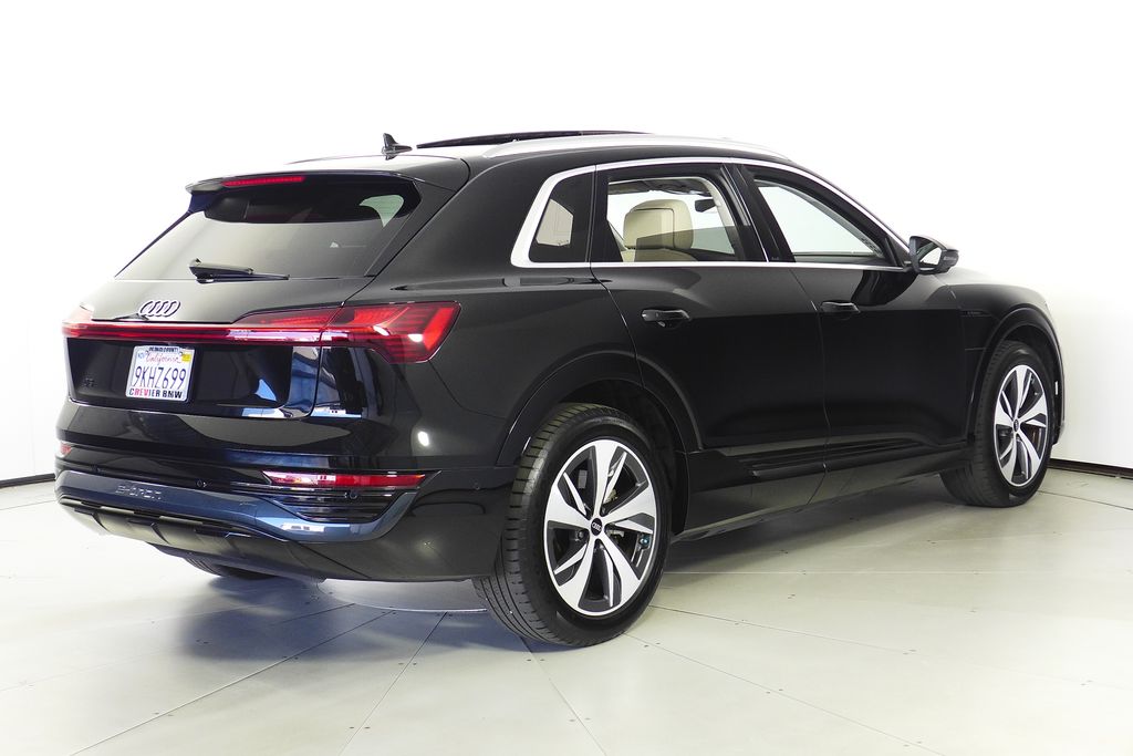 Thumbnail: 2024 Audi Q8 e-tron - 7