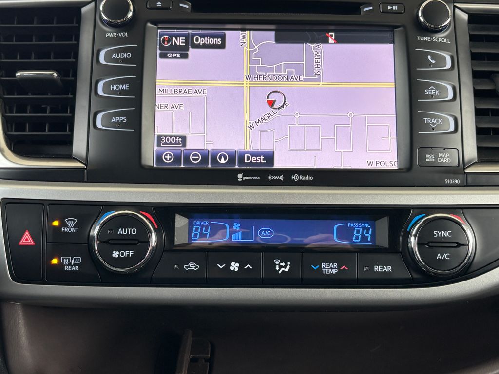 Thumbnail: 2019 Toyota Highlander - 15