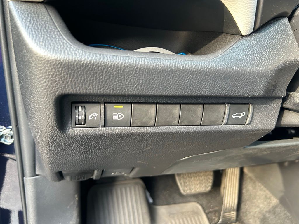 2024 Toyota RAV4 XLE Premium 18
