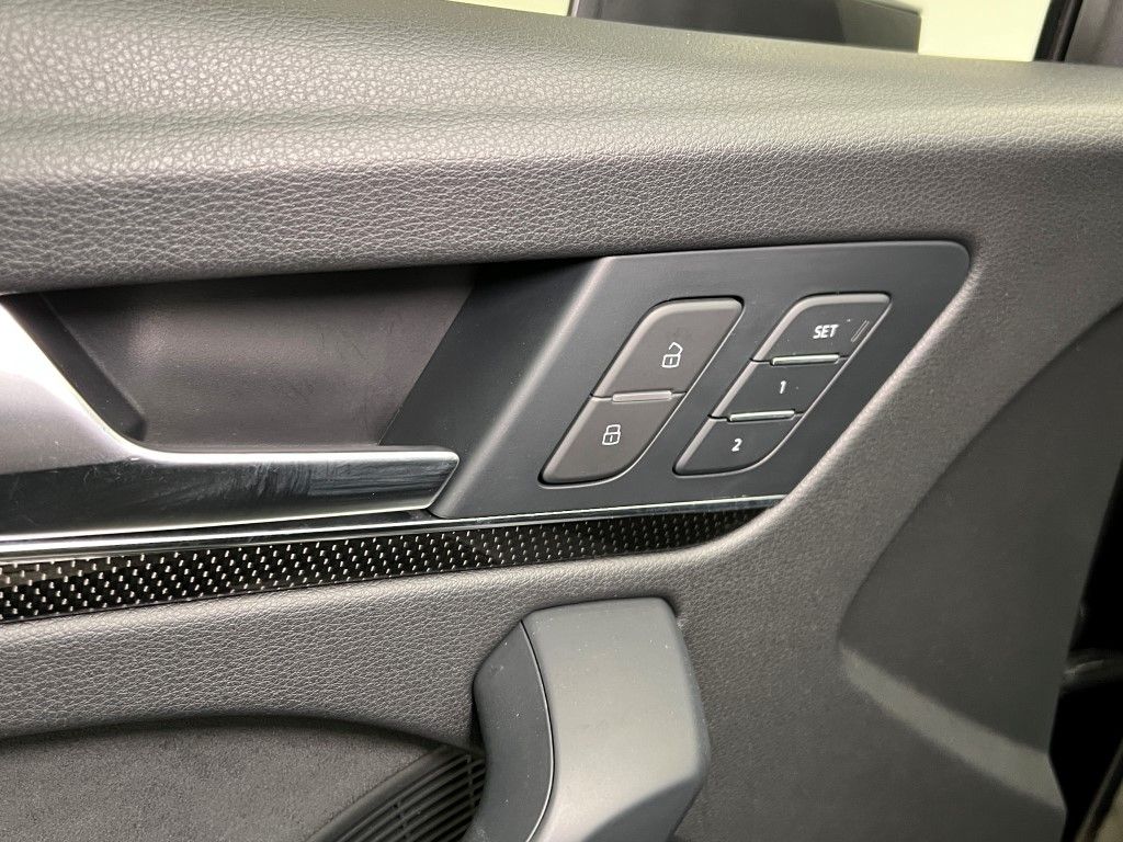 Thumbnail: 2023 Audi SQ5 - 28