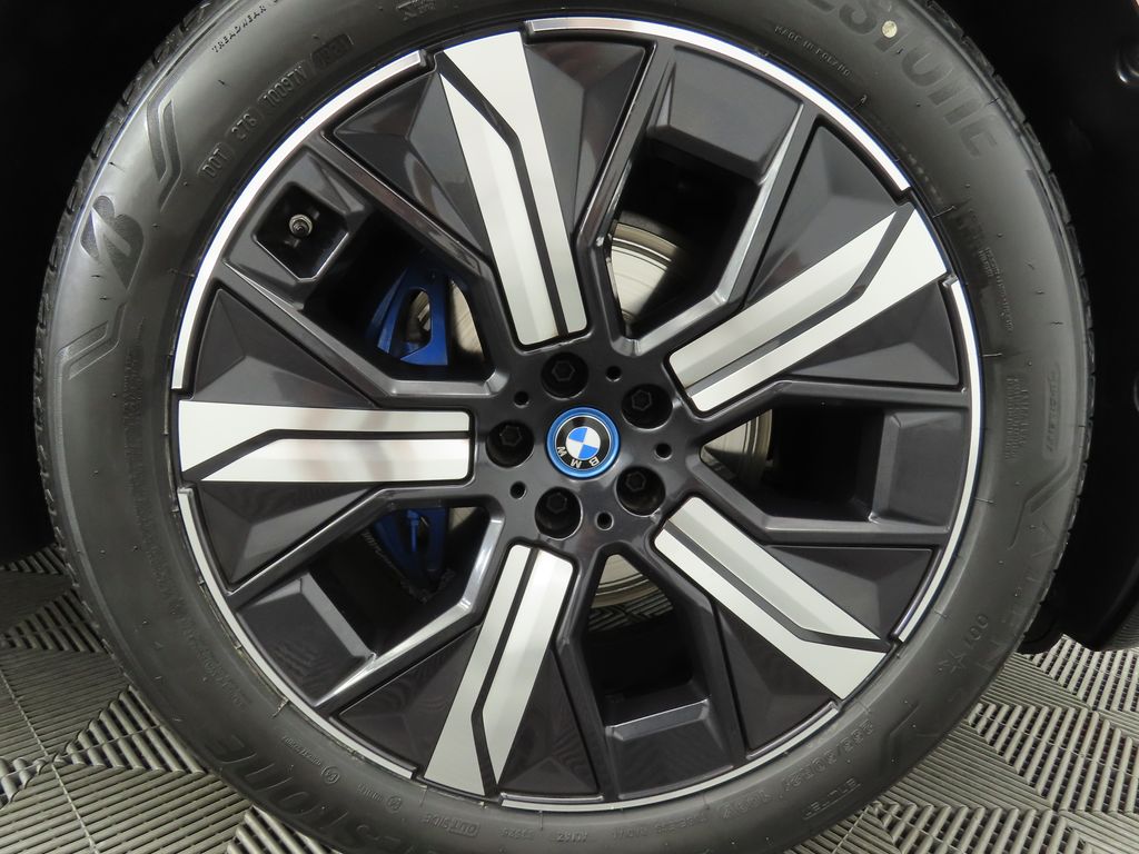 2024 BMW iX xDrive50 32