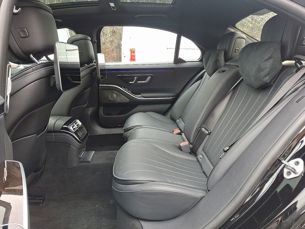 Thumbnail: 2023 Mercedes-Benz S-Class - 11