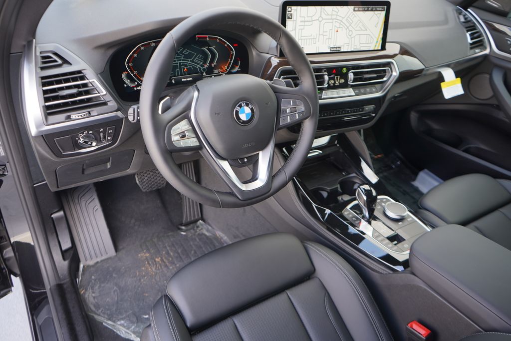Thumbnail: 2025 BMW X4 - 12
