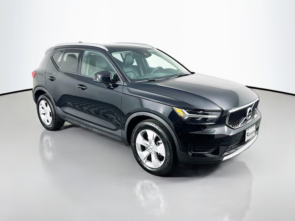 2022 Volvo XC40 T4 Momentum FWD