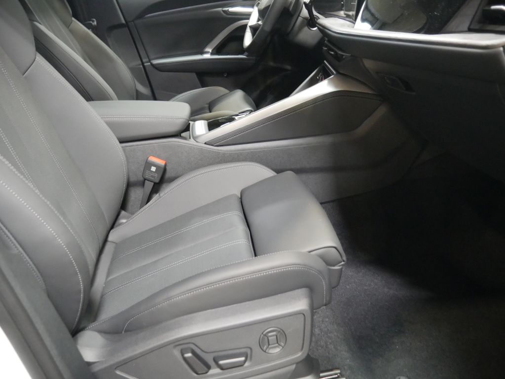 Thumbnail: 2025 Audi Q5 - 22