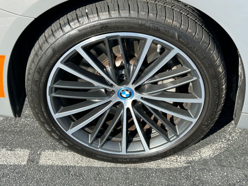 Thumbnail: 2022 BMW 5 Series - 9