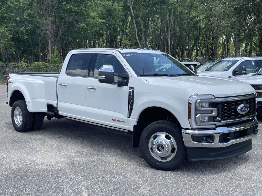 Star White Metallic Tri-Coat 2026 Ford F-350 Super Duty Pickup Truck Four-Wheel Drive Automatic