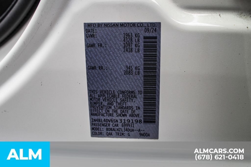 Used 2025 White Nissan 2.5 SV image 31