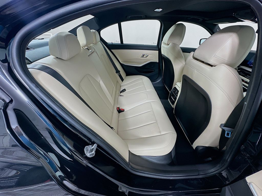 Thumbnail: 2025 BMW 3 Series - 28