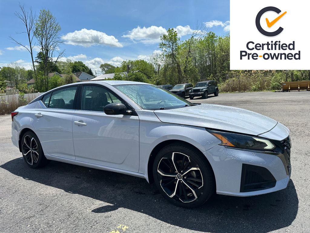 Gray Sky Pearl 2023 Nissan Altima 2.5 SR FWD Sedan Front-Wheel Drive Continuously Variable Transmission