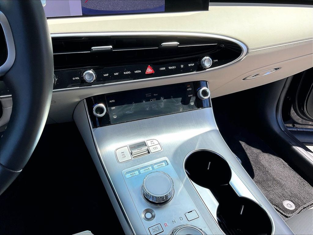2026 Genesis GV70 — photo 26