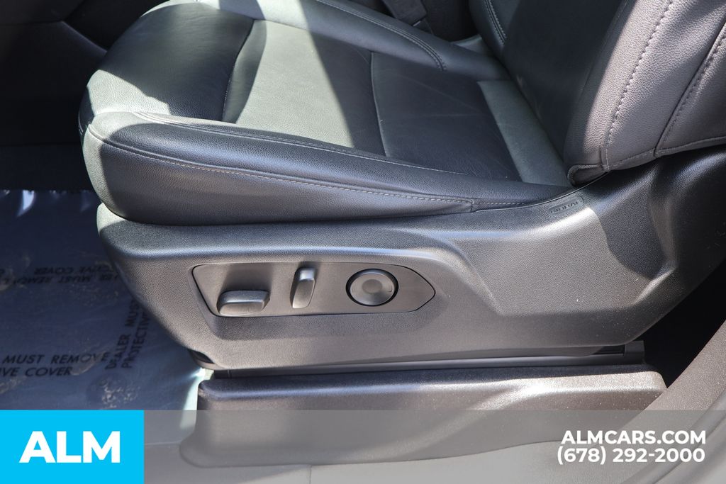 Used 2023 Beige Chevrolet Z71 image 11