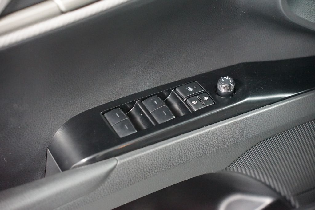 Thumbnail: 2025 Toyota Camry - 32