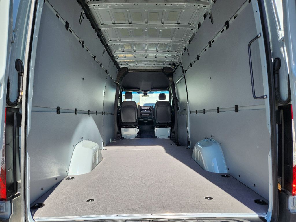 2025 Mercedes-Benz Sprinter 2500 Cargo 170 WB 21