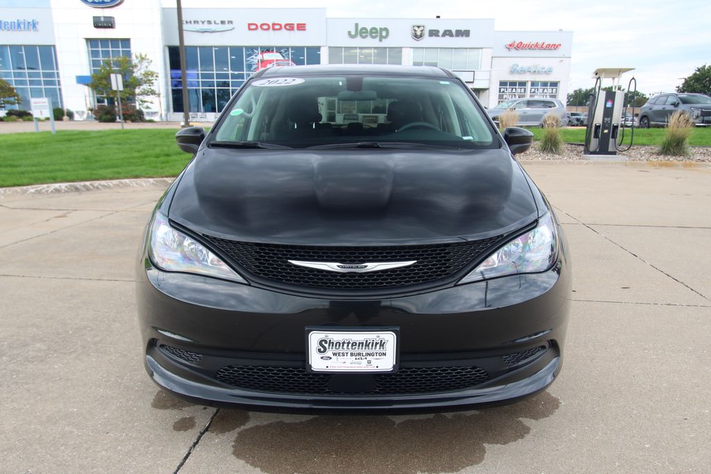 Used 2022 Chrysler Voyager Van