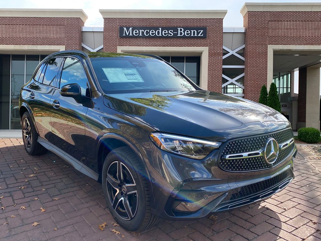 2025 Mercedes-Benz GLC 300 3