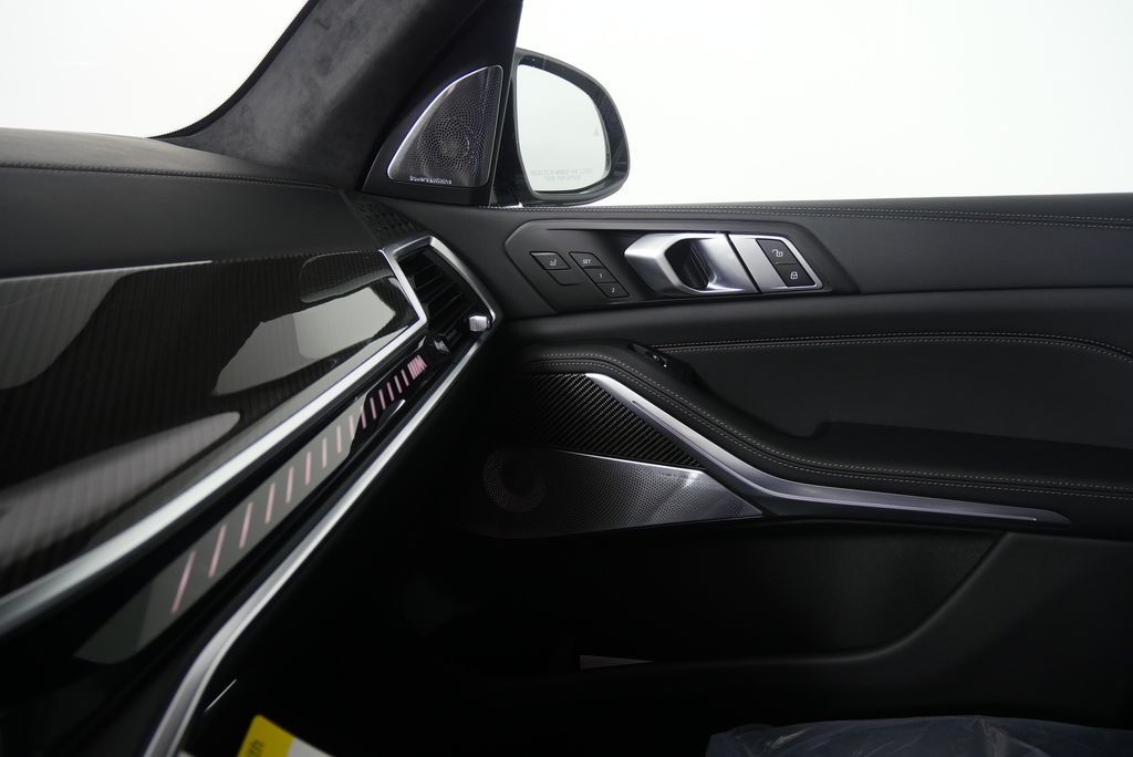 2026 BMW X7 M60i 26