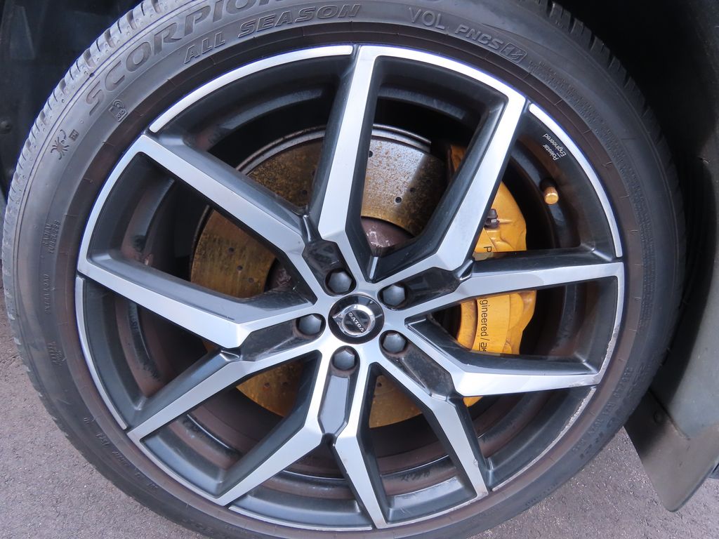 Thumbnail: 2020 Volvo XC60 - 17