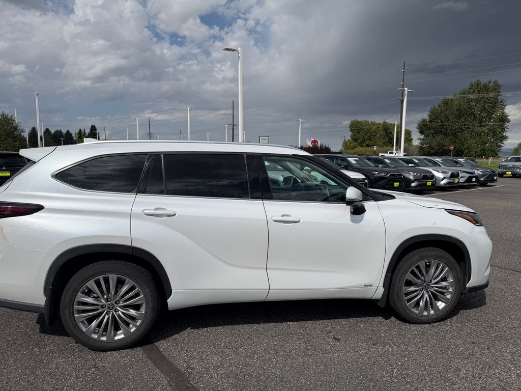 Used 2024 Toyota Highlander Hybrid SUV