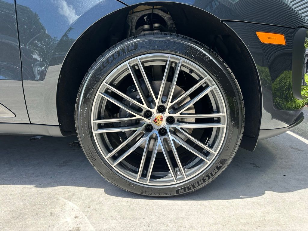 Thumbnail: 2026 Porsche Macan - 15