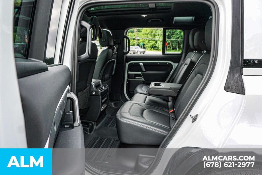 Used 2024 White Land Rover X-Dynamic SE image 20