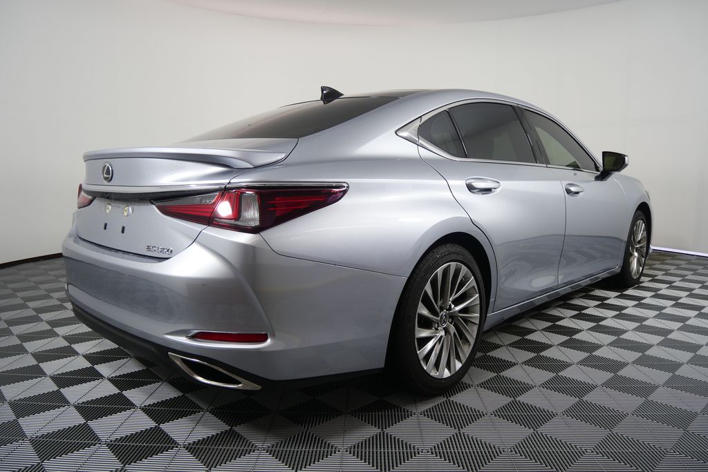 2023 Lexus ES  3