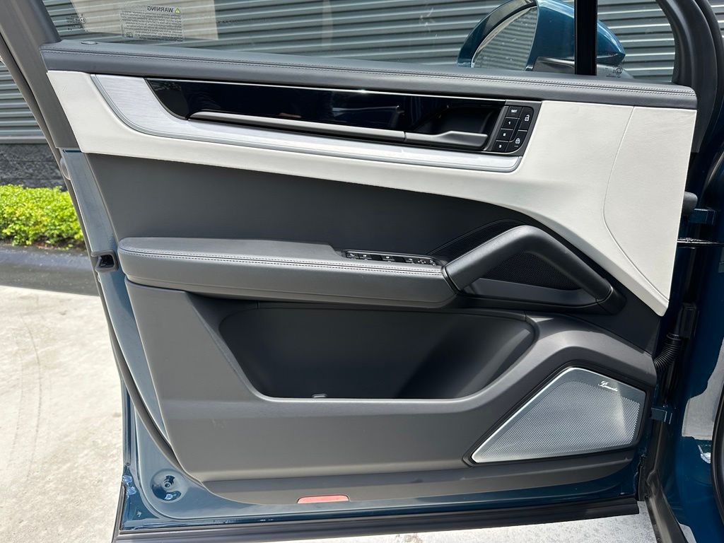 Thumbnail: 2026 Porsche Cayenne - 17