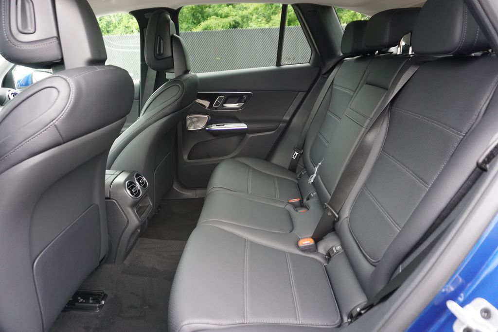 2025 Mercedes-Benz GLC 300 9
