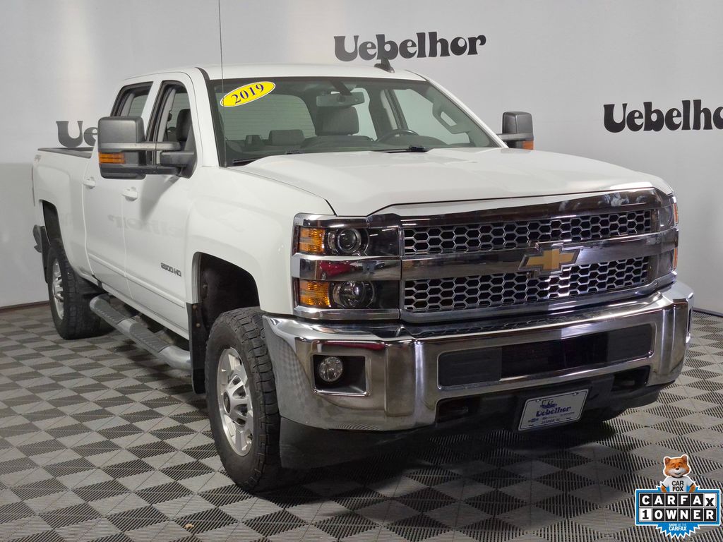 Summit White 2019 Chevrolet Silverado 2500HD Pickup Truck Four-Wheel Drive 6-Speed Automatic Overdrive