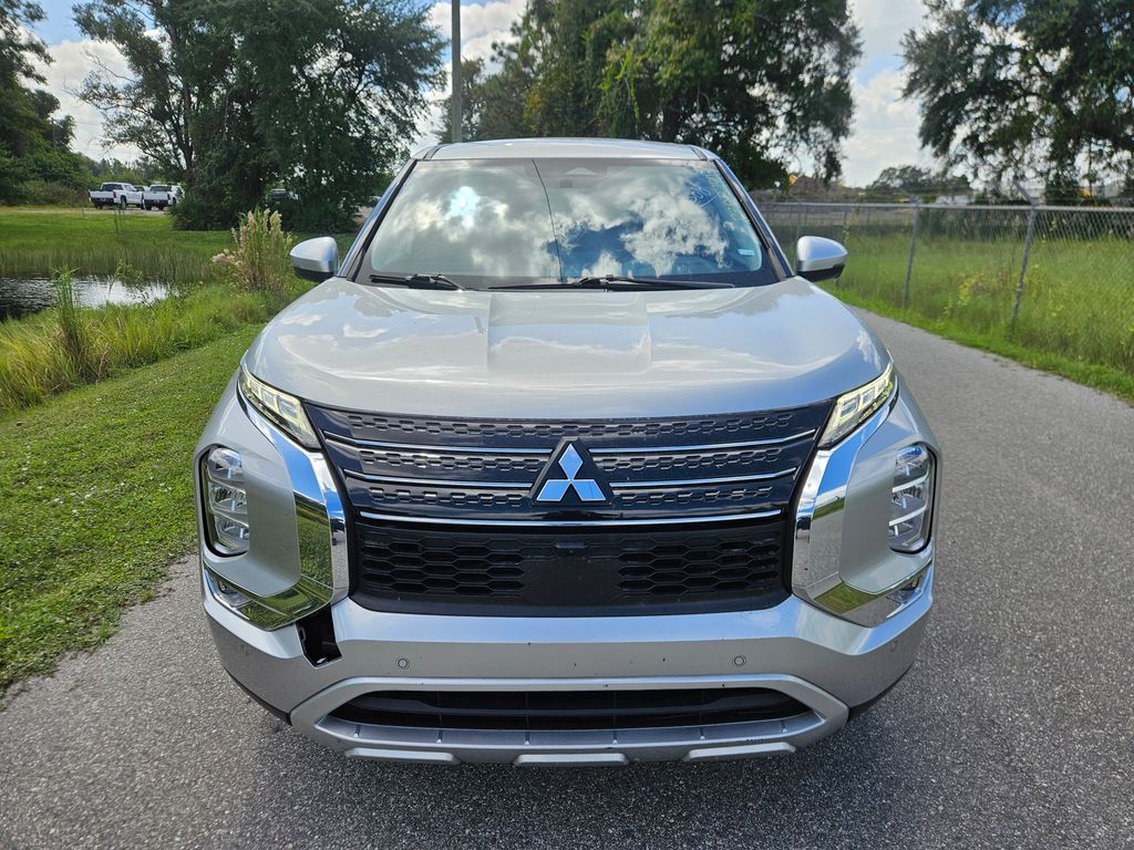 Thumbnail: 2023 Mitsubishi Outlander - 8