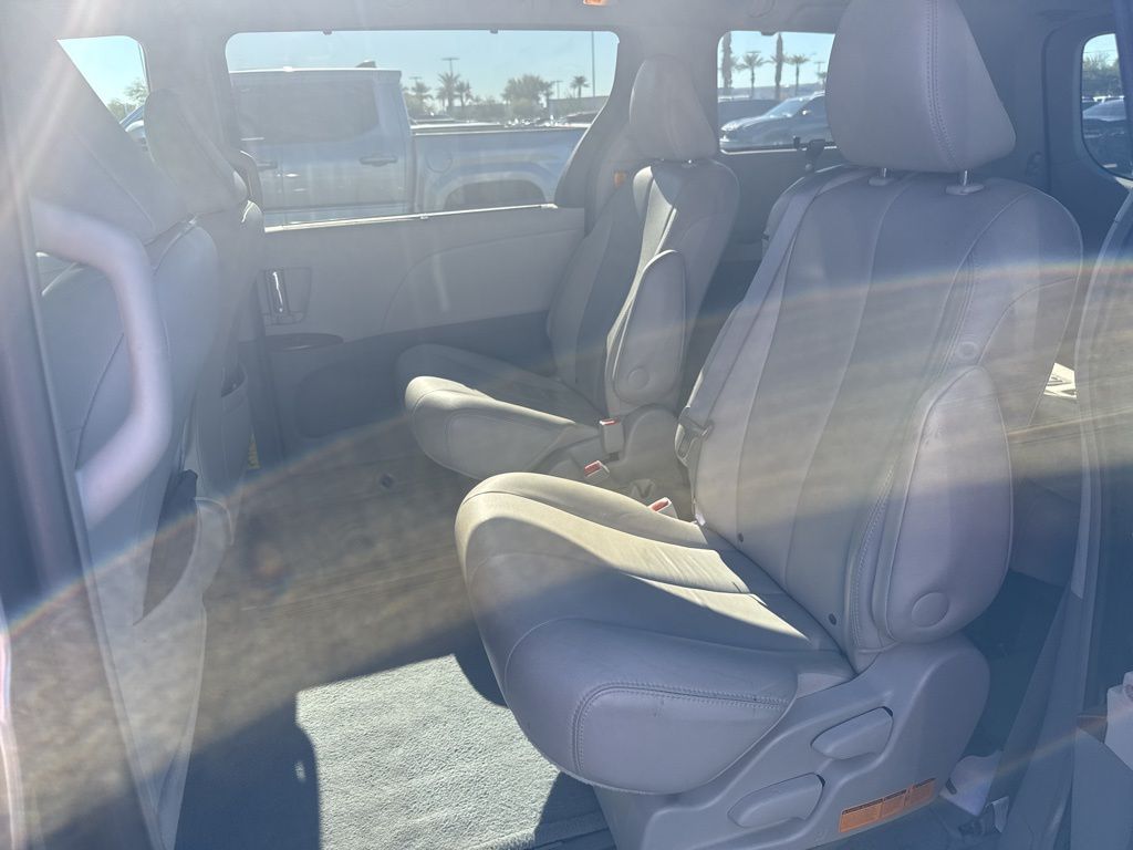 Thumbnail: 2012 Toyota Sienna - 6