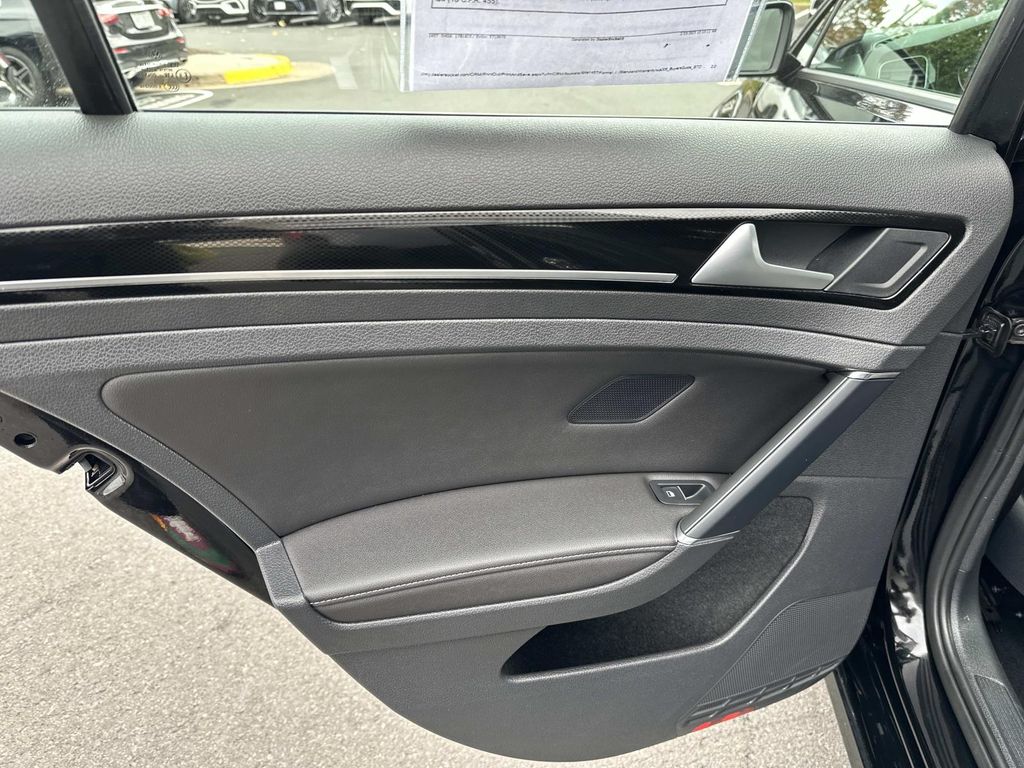 Thumbnail: 2015 Volkswagen Golf - 25