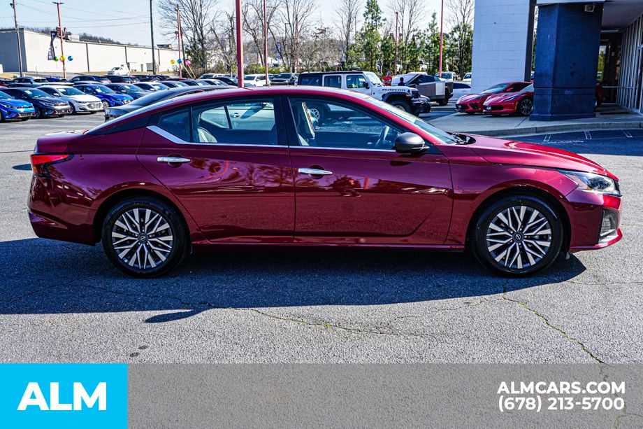 Used 2025 Red Nissan 2.5 SV image 9