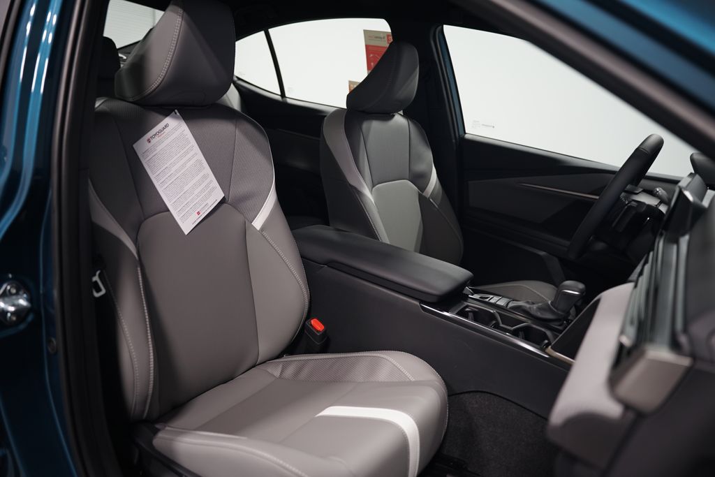 2025 Toyota Camry SE 29
