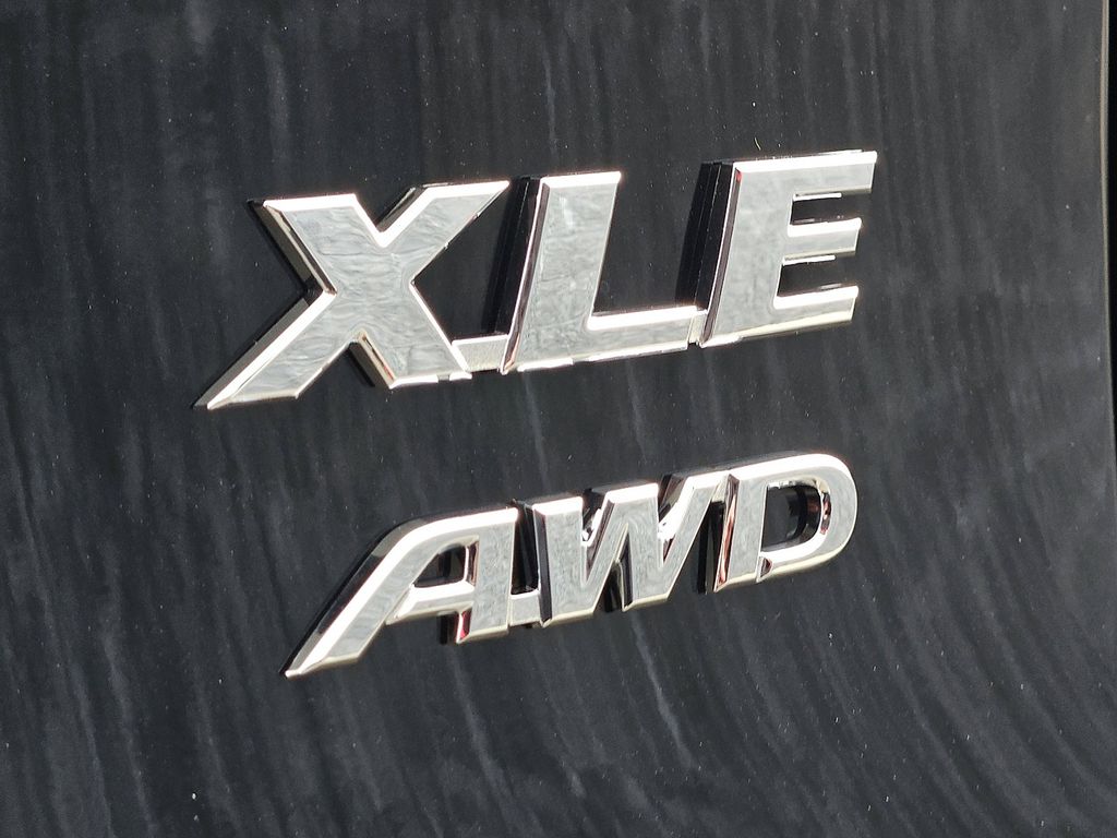 Thumbnail: 2025 Toyota RAV4 - 21