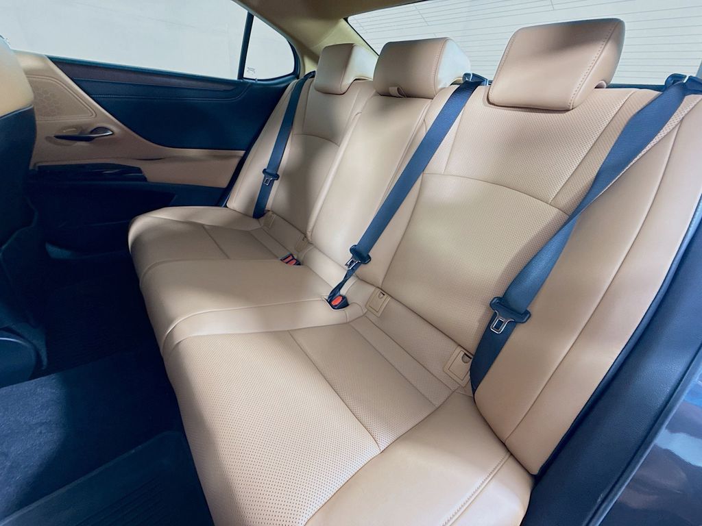 Thumbnail: 2023 Lexus ES - 24