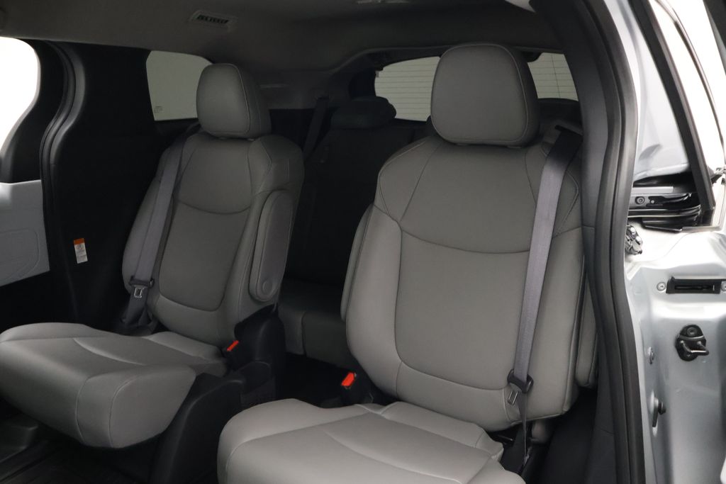 Thumbnail: 2025 Toyota Sienna - 18