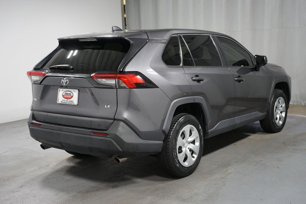 2022 Toyota RAV4 LE 8
