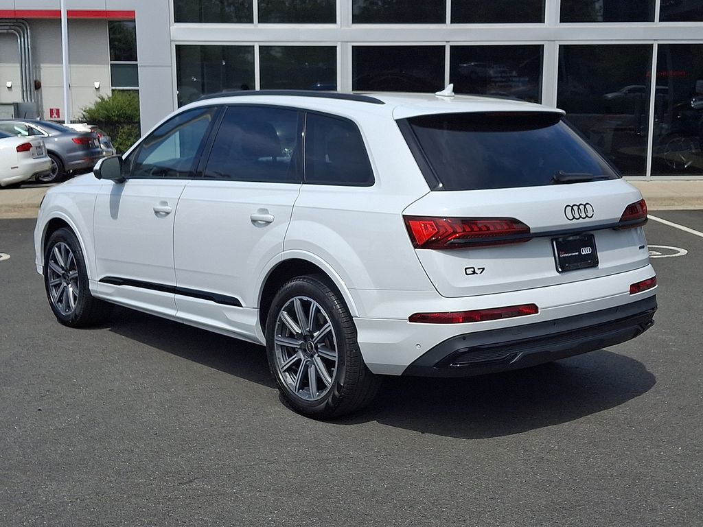 Thumbnail: 2022 Audi Q7 - 6