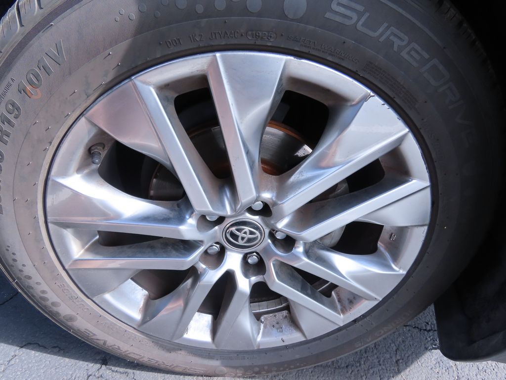 Thumbnail: 2019 Toyota RAV4 - 18